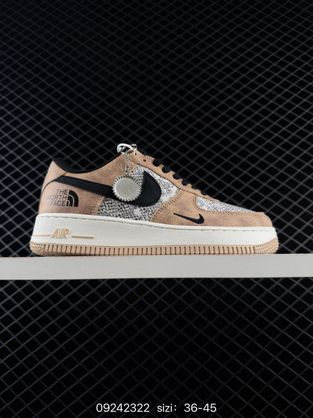 NIKE AIR FORCE 1-DV0788-012